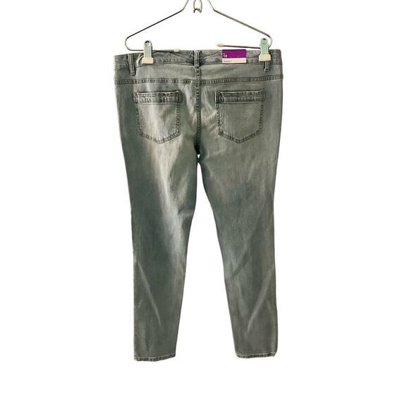 Mossimo Jeans Women Size 12 Blue Denim Light Wash Distressed Low-Rise Skinny Leg - Picture 2 of 7